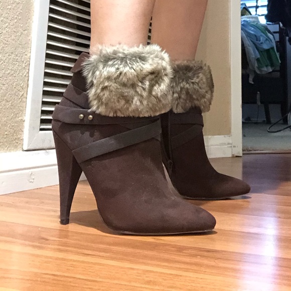 Brown high heel boots - Picture 3 of 4